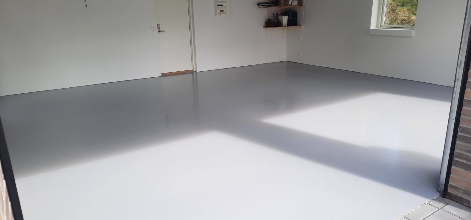 ensartet epoxy gulv i garage